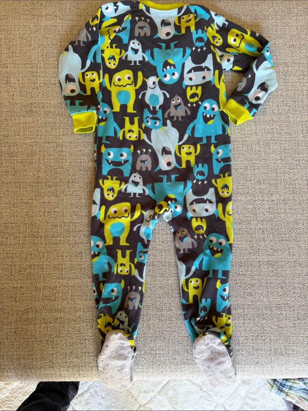 3T boys fall/winter lot of 7 pieces. Cute and fun prints and colors. - Picture 16 of 16